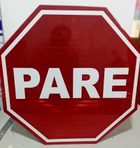 Señal reguladora PARE octagonal en fibra de vidrio y lámina HIP