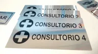 Señales en aluminio de consultorio