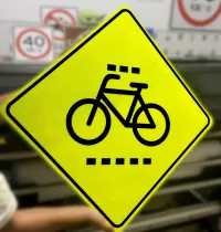Señal preventiva ciclovia con lámina reflectiva 3M tipo XI