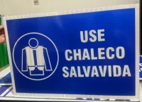 Señal Use Chelco Salvavida en reflectivo HIP y soporte compuesto de aluminio 4mm