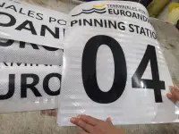 Sticker grado prismático con letras rotuladas en vinil