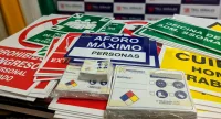 Señales en celtex y sticker de seguridad variado