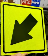 Señal preventiva 40x40cm con lámina reflectiva 3M tipo XI amarillo limón fluorescente