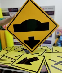 Señal con lamina grado ingeniería y soporte compuesto de aluminio 